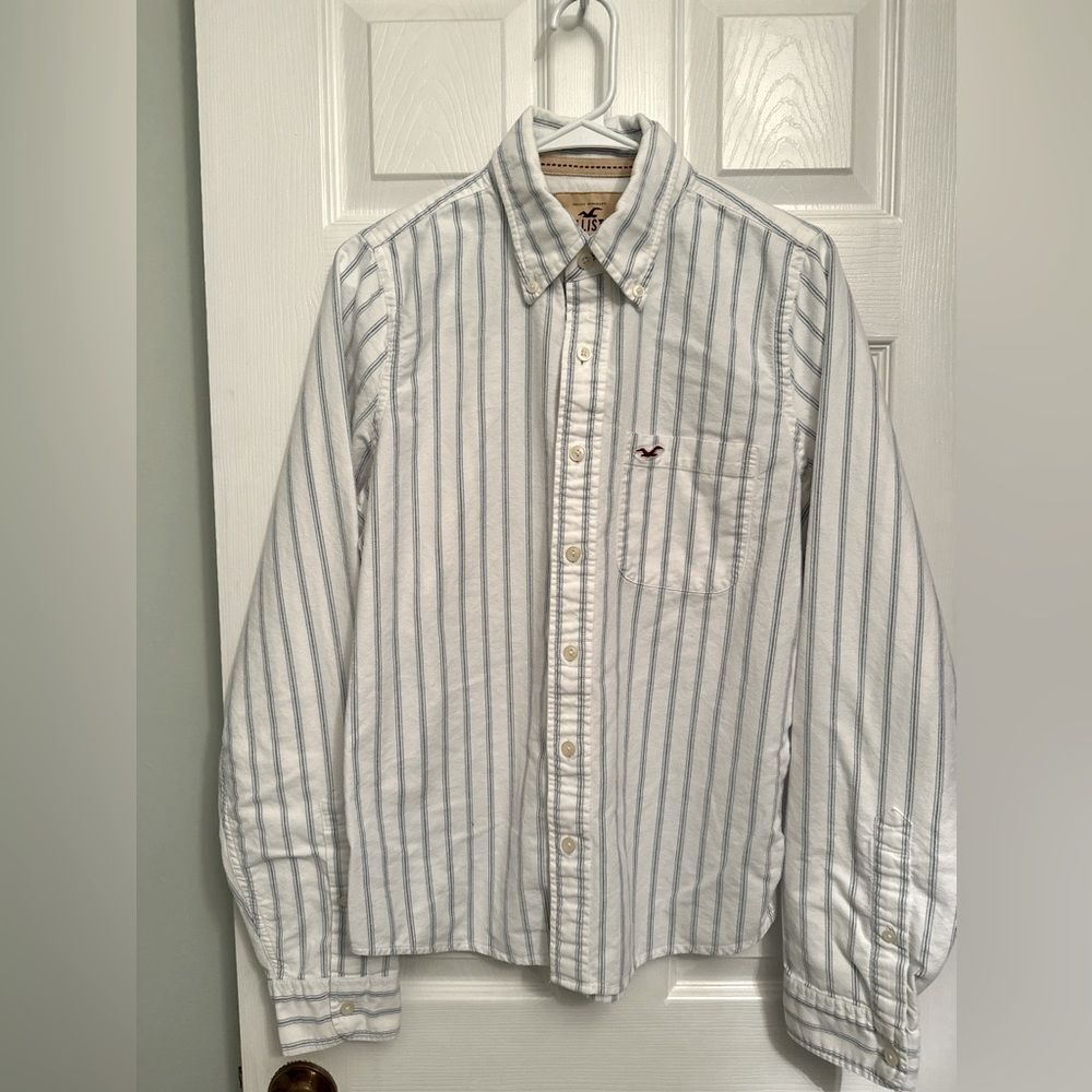 HOLLISTER Boys Young Men’s Size Med White & Blue stripe long sleeve button shirt